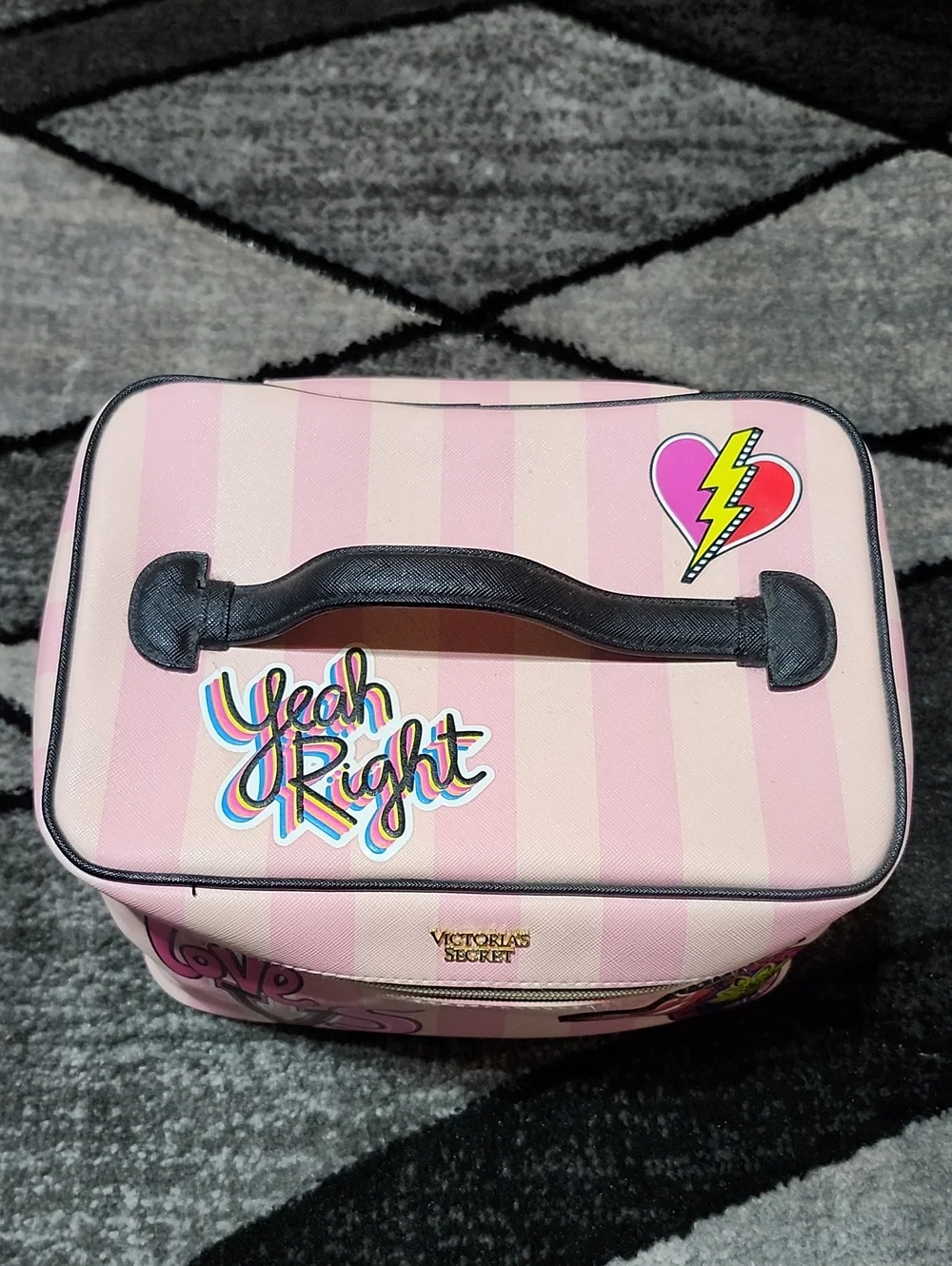 VICTORIA SECRET 2018 ICONIC STRIPED GRAFFITI-PATCH RUNWAY TRAVEL TRAIN CASE